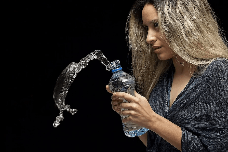 水