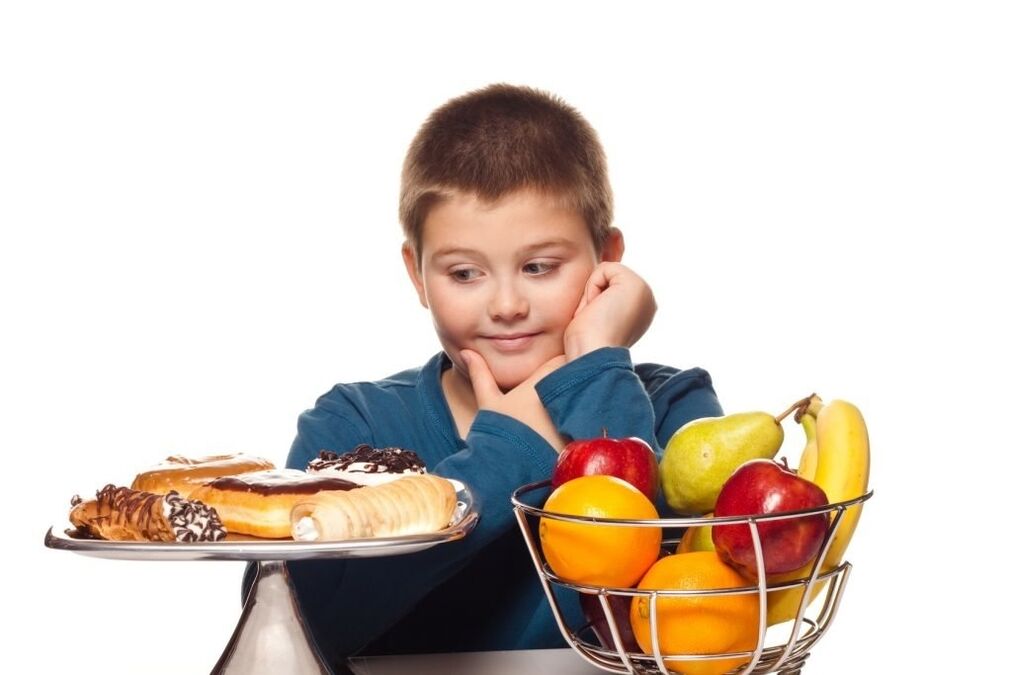 从儿童的饮食中消除不健康的含糖食品，以水果为食